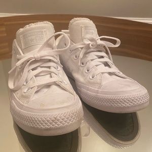 CONVERSE. SIZE 7.5. SNEAKERS.